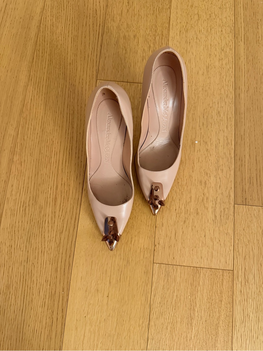 Alexander McQueen Blush Pink Pointed Toe Leather Pumps with Gem Tip Size 36.5